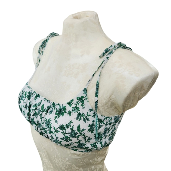 Princess Polly Spaghetti Strap Y2K-Style Bralette Top, White & Green Floral / 6 - Picture 1 of 9